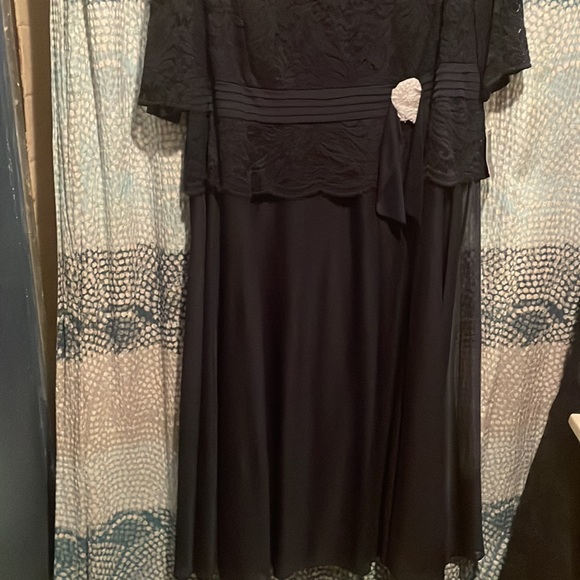 Navy Blue floor length dress NEW.  Silver broach with navy ribbon at the waist - Picture 2 of 3